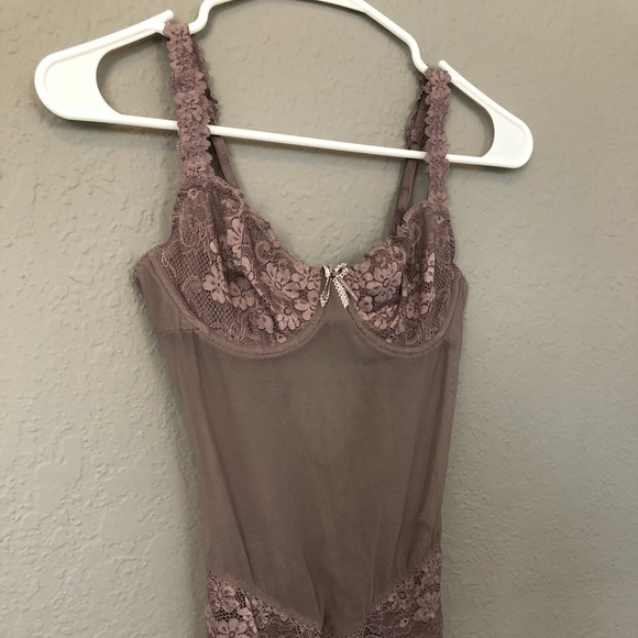 Lingerie - Picture 2 of 4